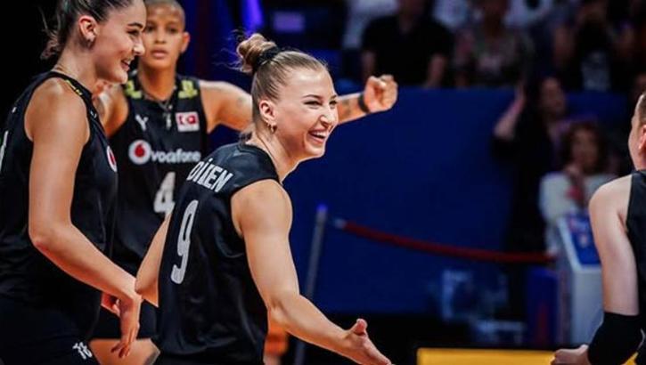 Milli voleybolcu Meliha Diken tarihe geçti!
