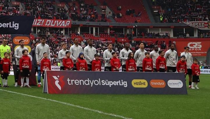 Beşiktaş'a kötü haber! İkisi de Fatih Karagümrük maçında yok...
