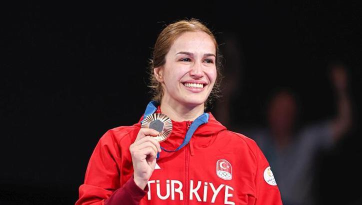 Buse bornz için mindere çıkacak