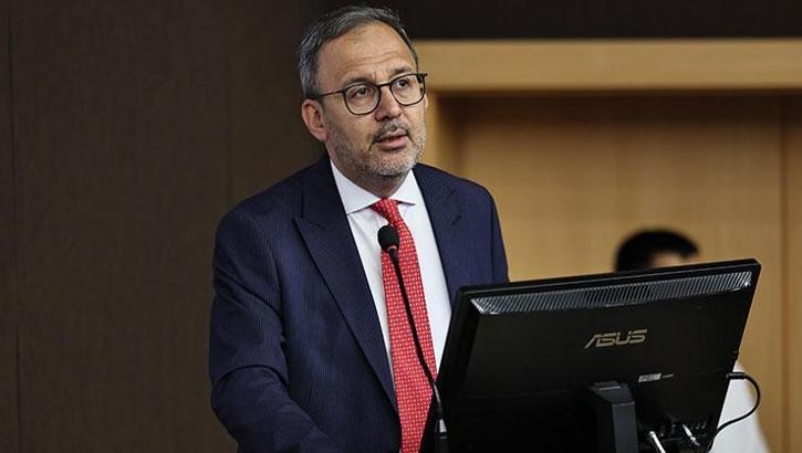 Dr. Mehmet Muharrem Kasapoğlu, Kamu Yönetimi öğrencileri ile buluştu: 'Attığınız imzaların asıl sahibinin millet olduğunu bir an bile aklınızdan çıkarmayın'