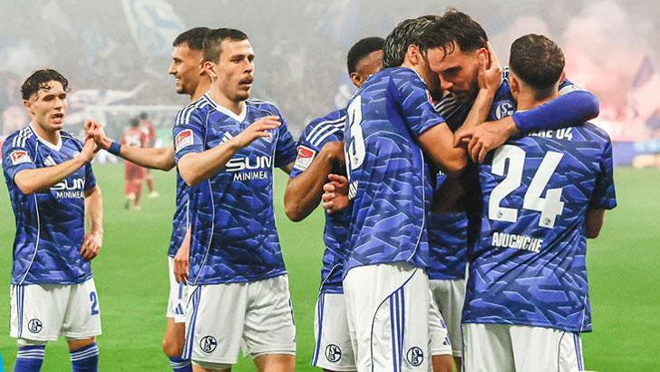 Schalke 04 Kenan Karaman'ın golüyle Bundesliga'ya geri döndü