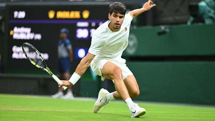 Carlos Alcaraz Wimbledon'u da pas geçti