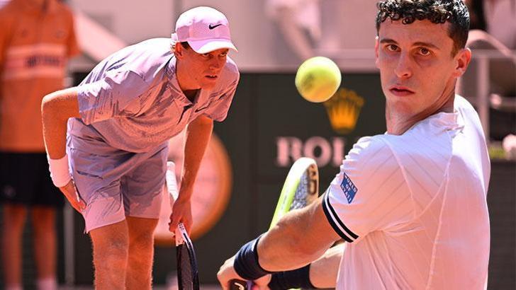 Jannik Sinner'den Roland Garros'a erken veda! 2-0 öndeydi, başı döndü, midesi bulandı...