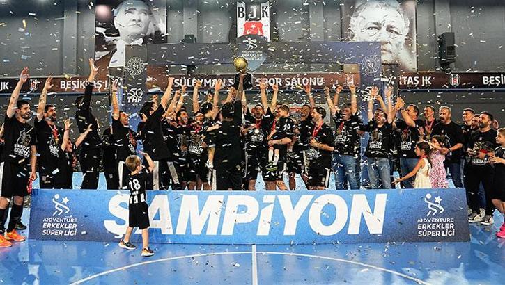 Hentbolda şampiyon Beşiktaş, kupasına kavuştu