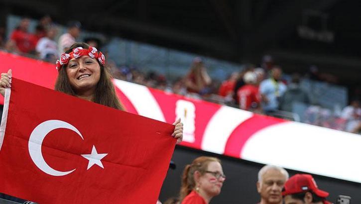 Türkiye - ABD maçını stadyumda 70 bin 492 taraftar takip etti