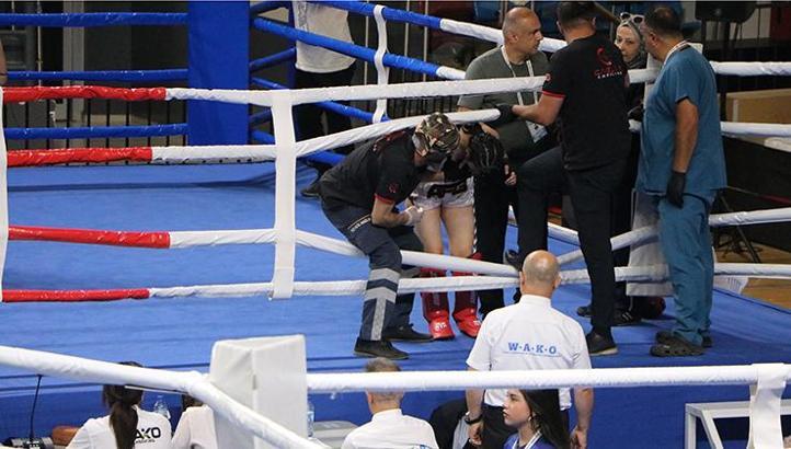 Kick Boks Milli Takım seçmelerinde kadın sporcu ringde fenalaştı