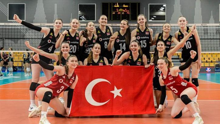 U-18 Voleybol Takımı set vermeden kazandı