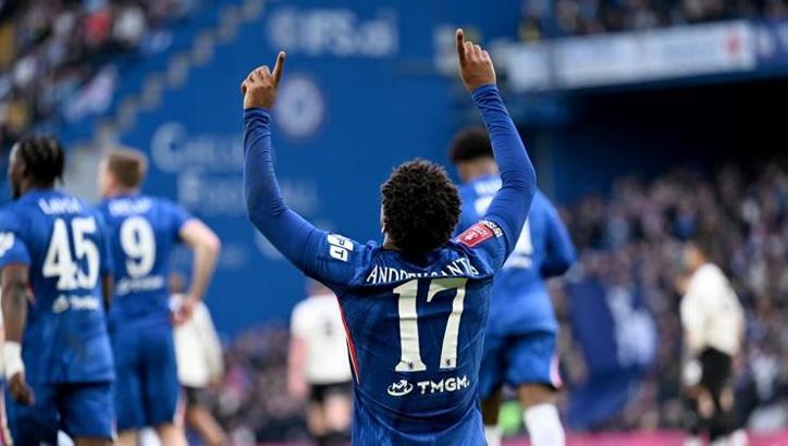 Manchester United bombayı patlattı: Chelsea'nin yıldızını kaptı