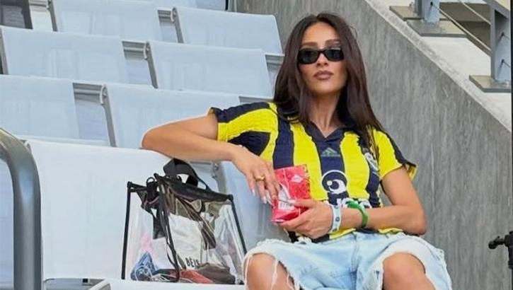 Hollywood Star Shay Mitchell Poses in a Fenerbahçe Jersey: Social Media Can't Stop Talking About It