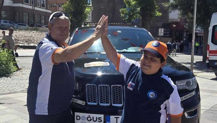 Anadolu Dostluk Rallisi’nde iyilik kazandı: 10 yaşındaki Ayaz damga vurdu