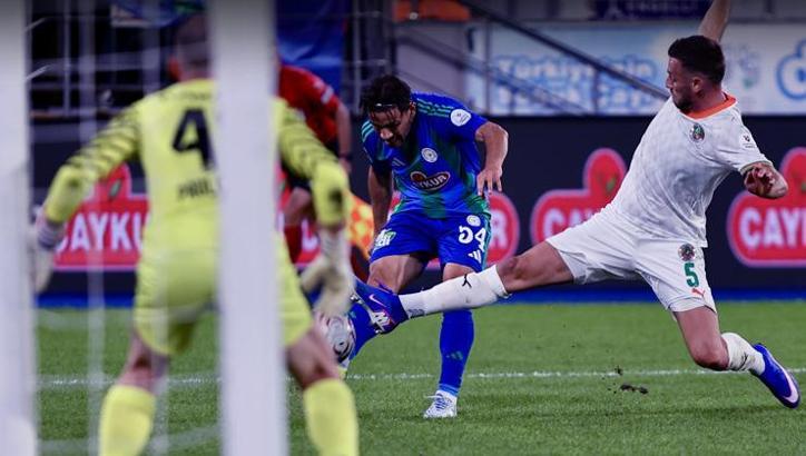 Rizespor evinde yıkıldı: 3 puan Alanyaspor'un! Rizespor 0-1 Alanyaspor (maç sonucu)