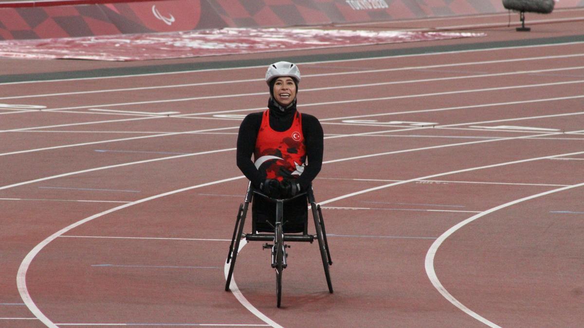 100 metre T54 kategorisi finalinde Zübeyde Süpürgeci, 7. sırayı aldı