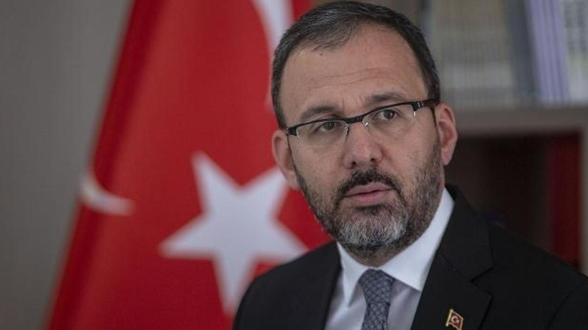 Bakan Kasapoğlu'ndan Koral Berkin Kutlu ile Hakan Akkaya'ya tebrik