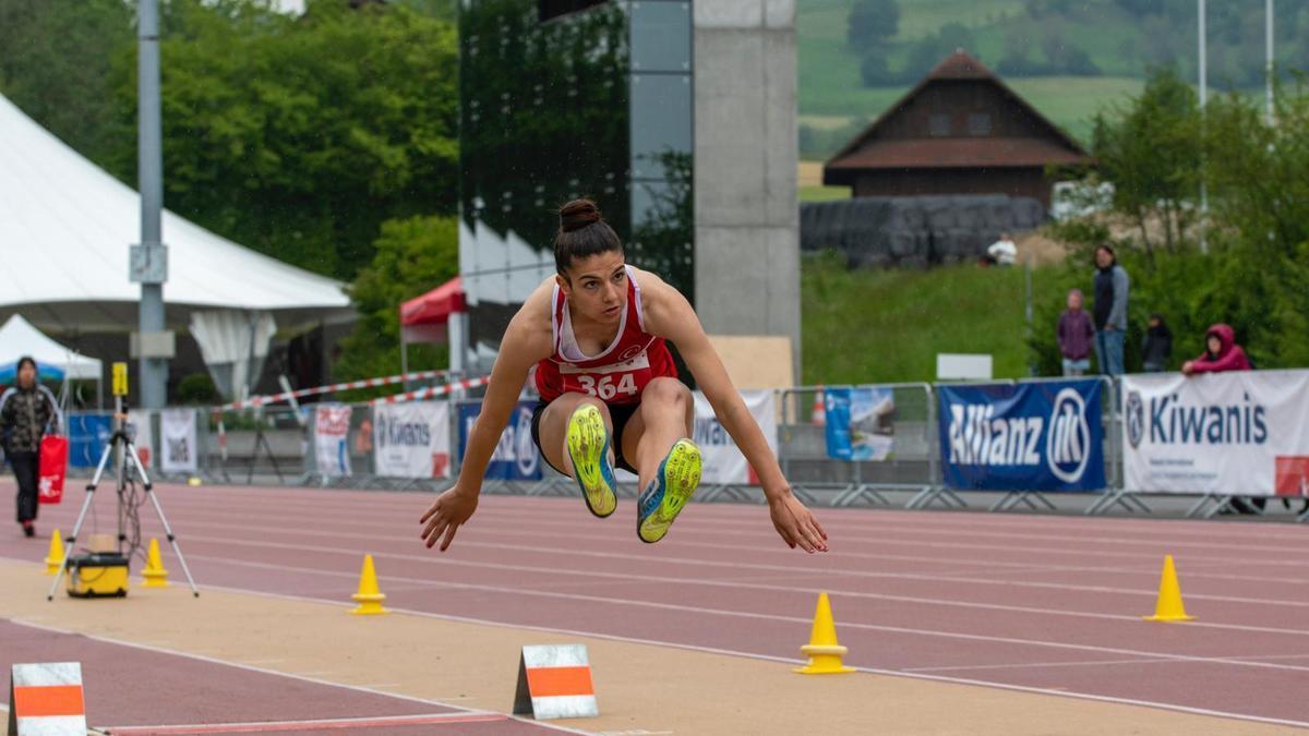 Dünya şampiyonu özel sporcu Esra Bayrak, ilkleri başarmanın peşinde