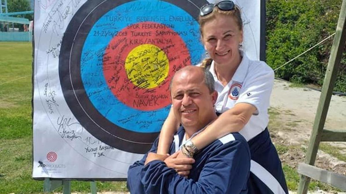 Hayat arkadaşı, onun hem antrenörü hem refakatçisi