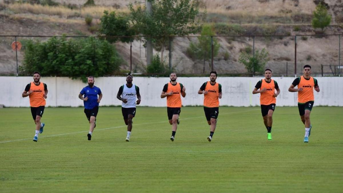 Denizlispor Ligin Ilk Ma Na Tam Kadro Haz Rlan Yor Futbol Haberleri