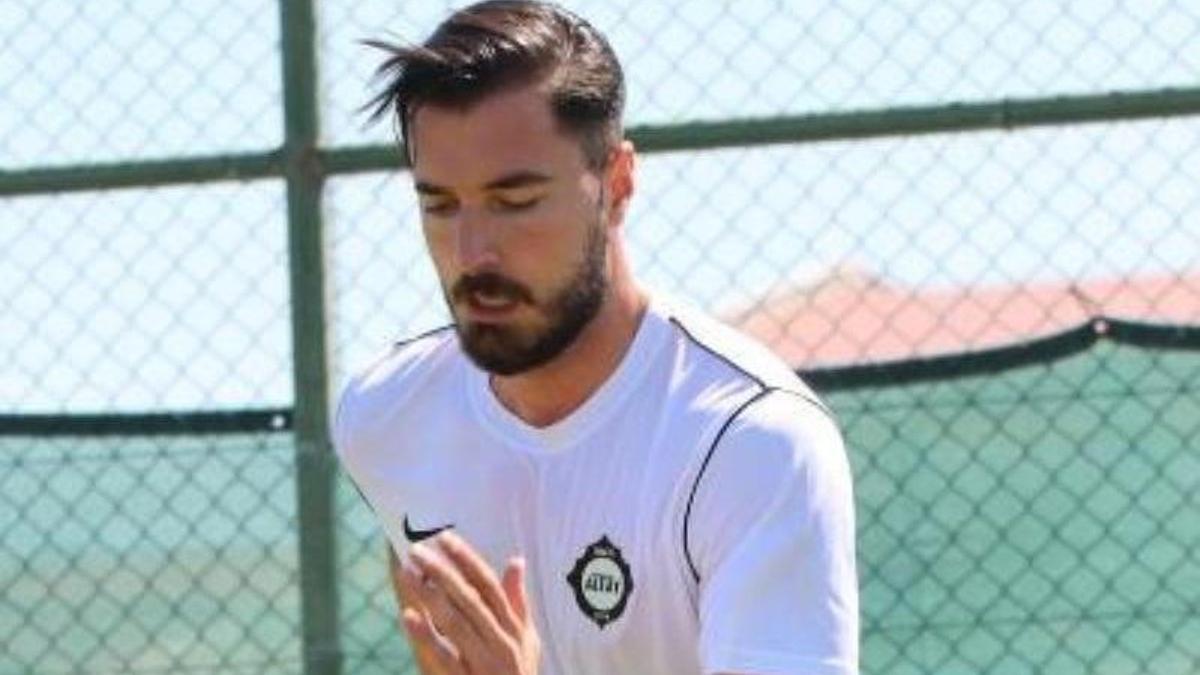 Altay'da Sefa Özdemir Sözleşme Yeniledi - Fanatik Gazetesi Futbol ...