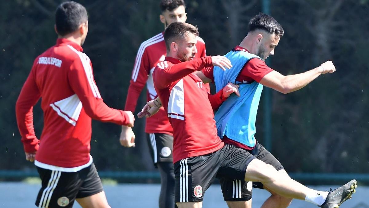 Turgutluspor'da Iki Oyuncu Kadro Dışı - Fanatik Gazetesi Futbol ...