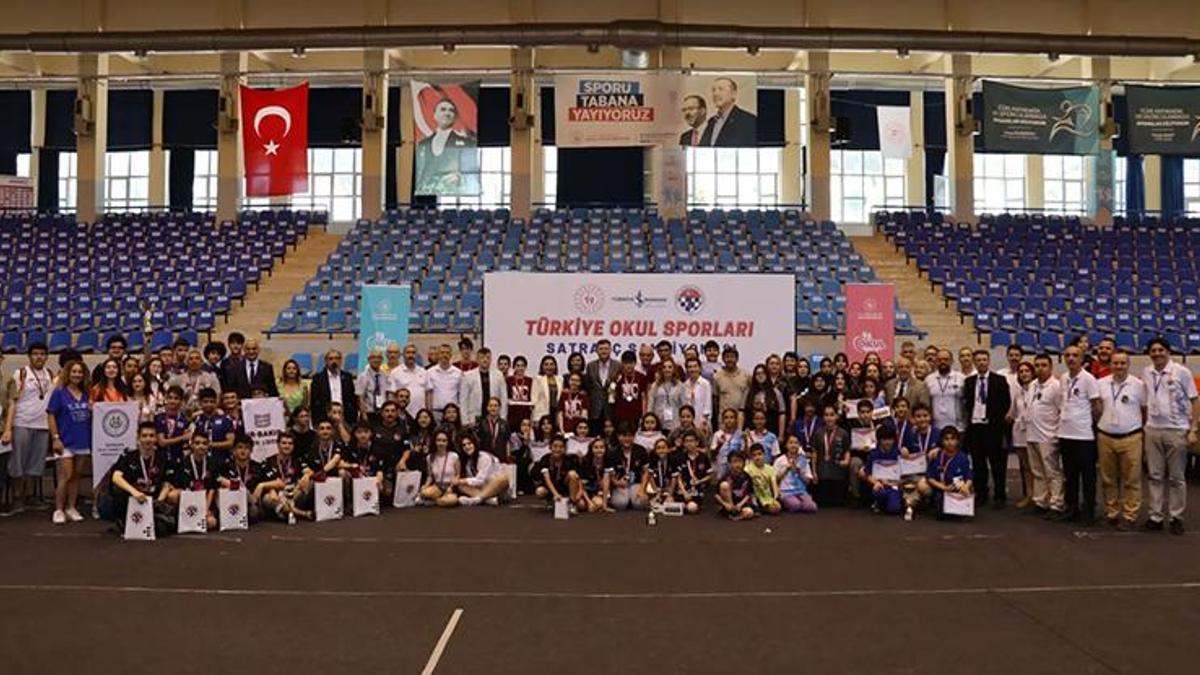 Satrancın şampiyon okulları!