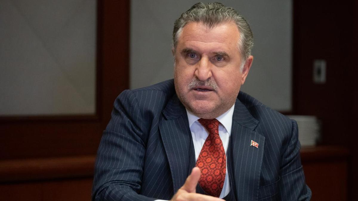 Bakan Bak, 52 madalya kazanan paralimpik sporcuları kutladı