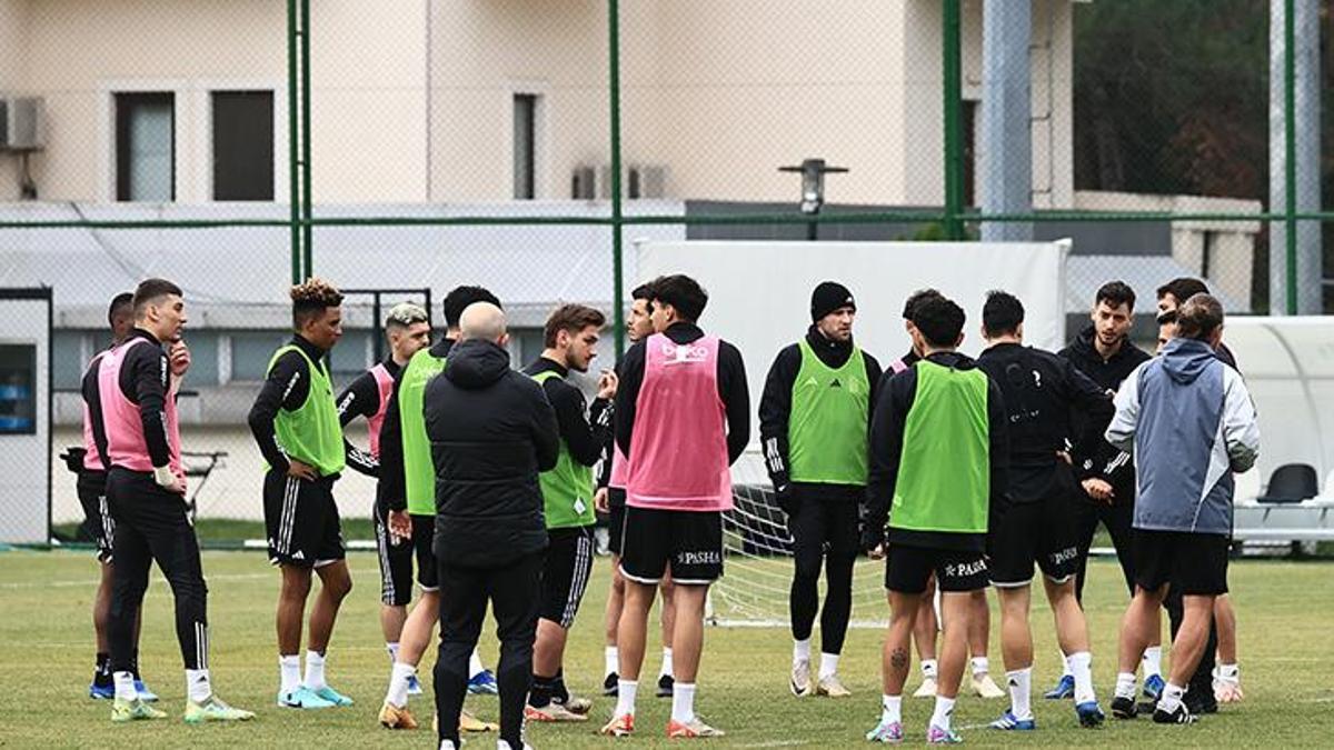 Beşiktaş'ın Kasımpaşa Maçı Kamp Kadrosu Açıklandı! Kadro Dışı Kalan ...