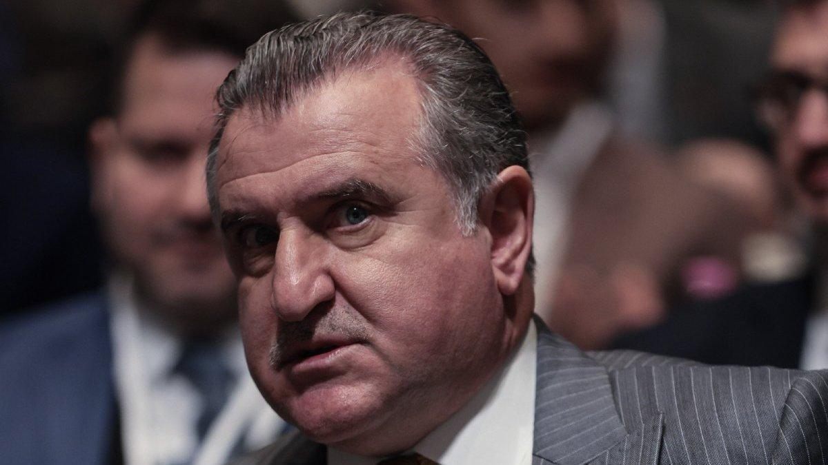 Bakan Bak, 98. Gazi Koşusu’nu kazanan Emrah Agun’u kutladı
