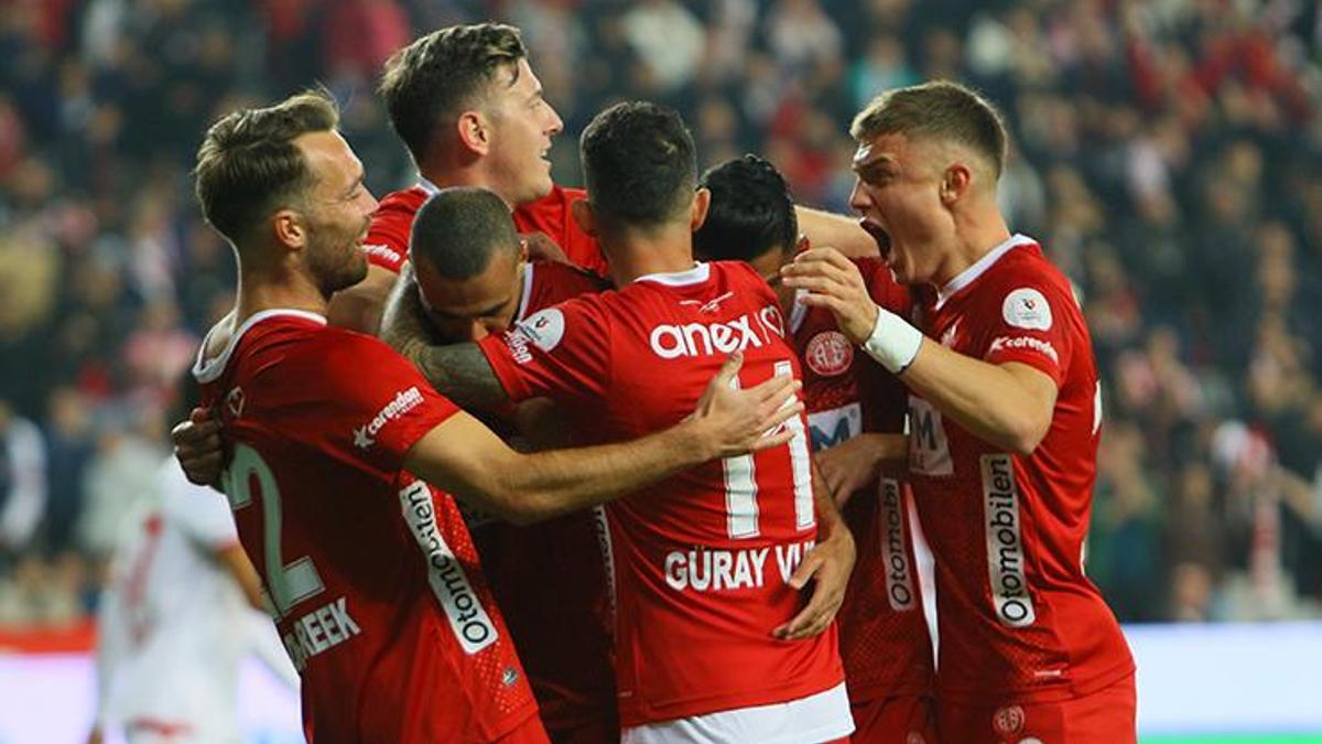 （概要）アンタルヤスポル対スィヴァススポルの試合結果：2-1 – ファナティック新聞スーパーリーグニュース