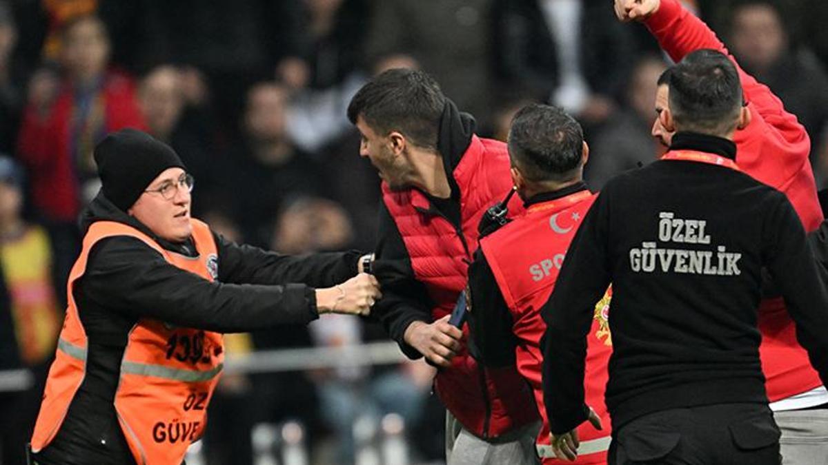 Kayserispor-Galatasaray Match: Fan Arrested After Pitch Invasion