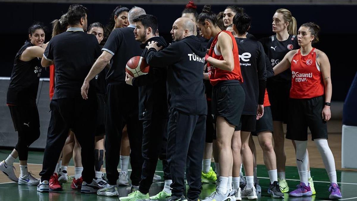 A Milli Kadın Basketbol Takımı, Romanya maçının hazırlıklarına başladı