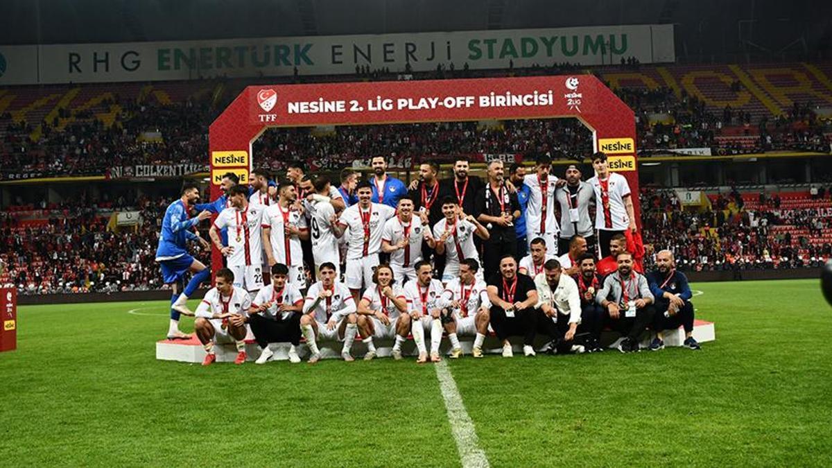 Van Spor Tarihi An Yaşadı! Batman Petrol'ü Penaltilerle Yendi ve TFF 1. Lig'e Yükseldi!