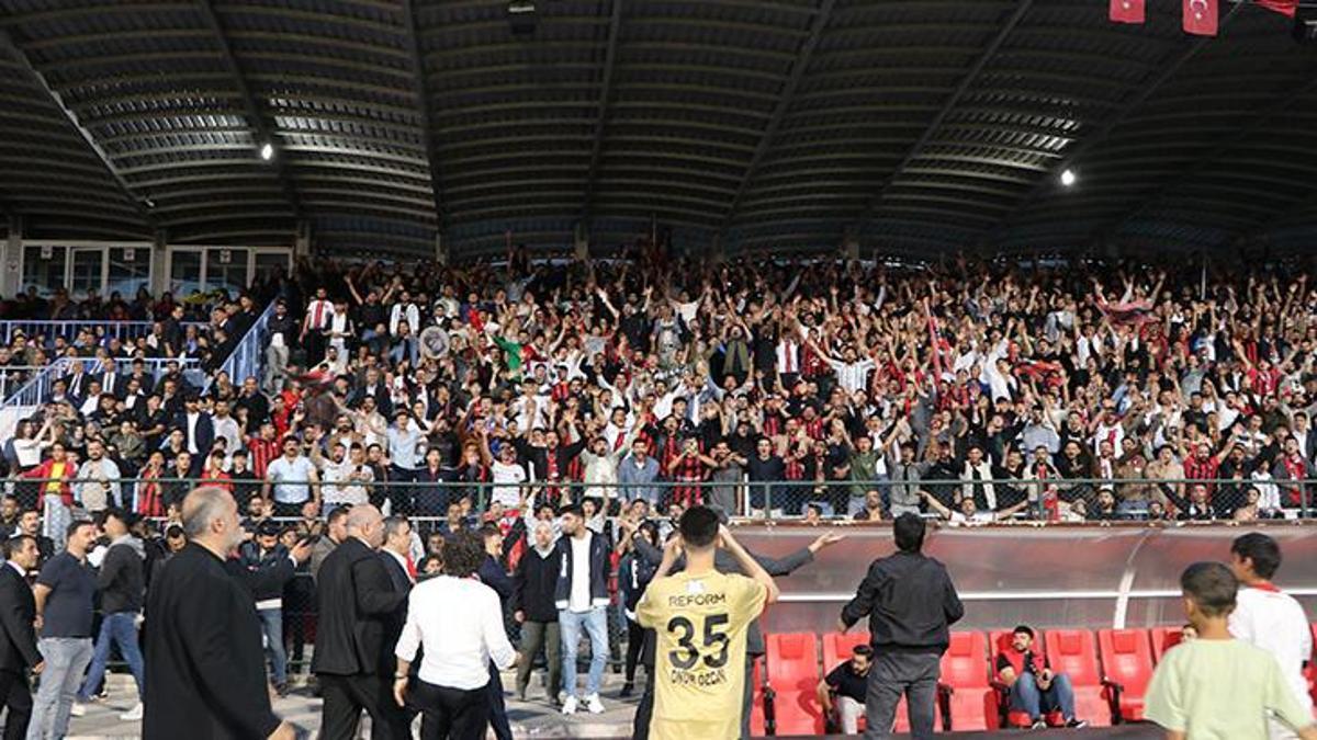 25 yıl sonra 1'inci Lig'e çıkan Van Spor'dan coşkulu kutlama