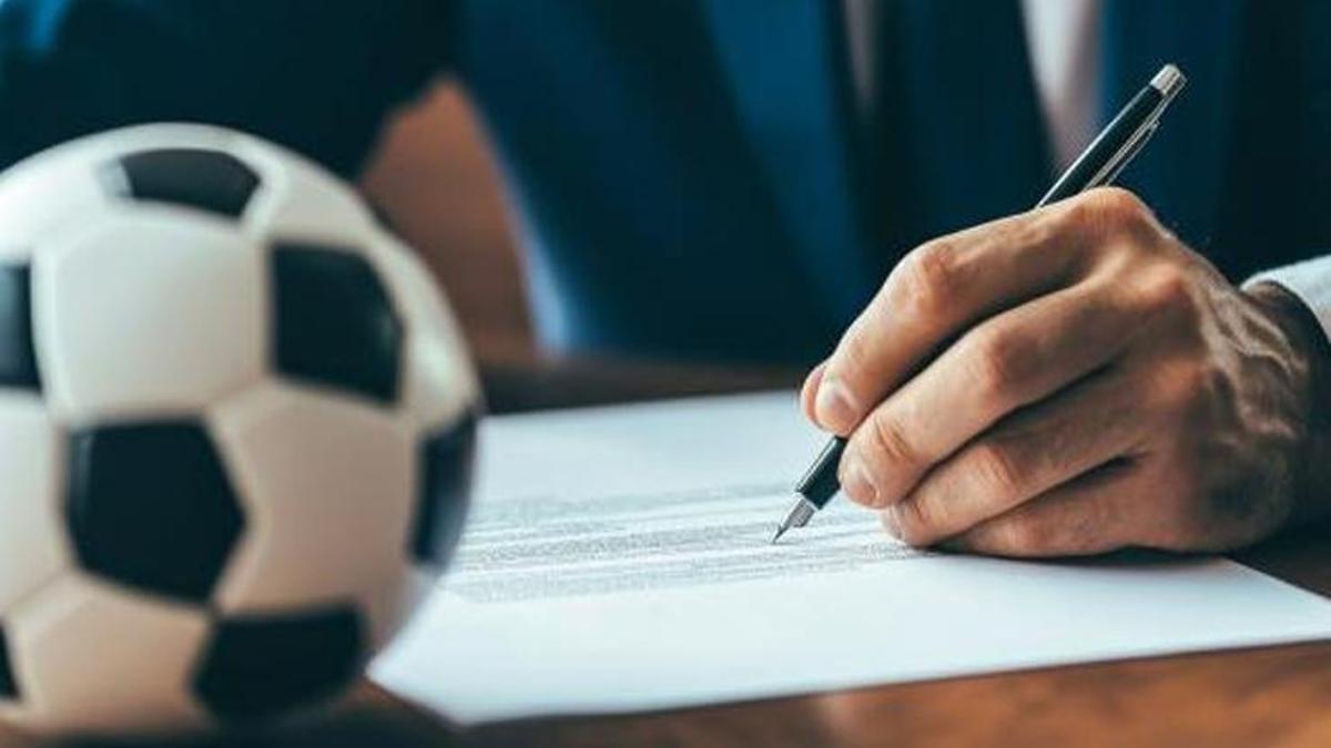 🚨 ニュース速報 |スーパーリーグ最終日に移籍完了 |正式な契約が行われた – ファナティック新聞フットボールニュース