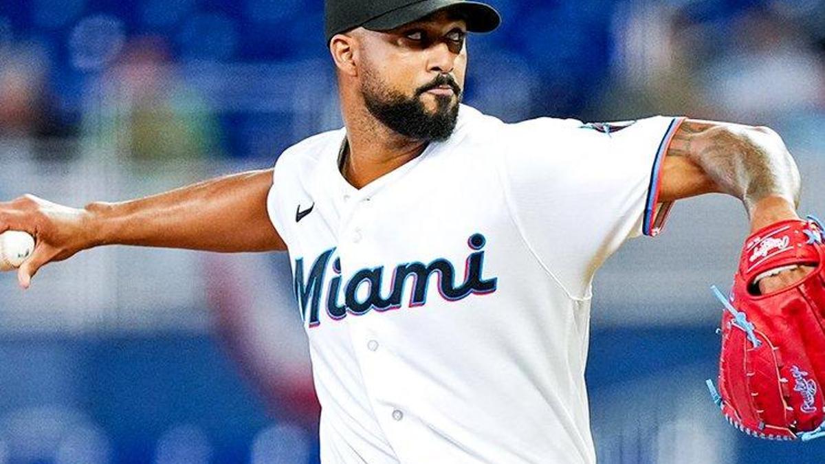 Miami Marlins Acquire Outfielder Rece Hinds From Cincinnati Reds in