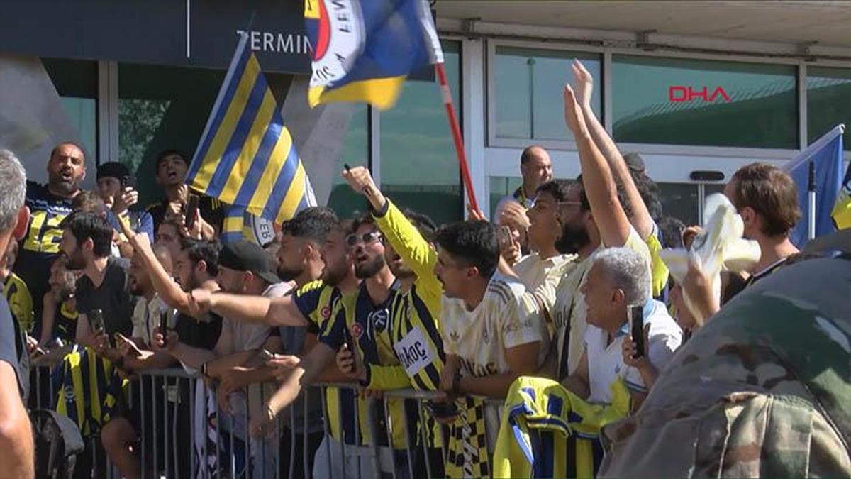 Fenerbahçe kafilesini Lyon'da taraftarlar karşıladı