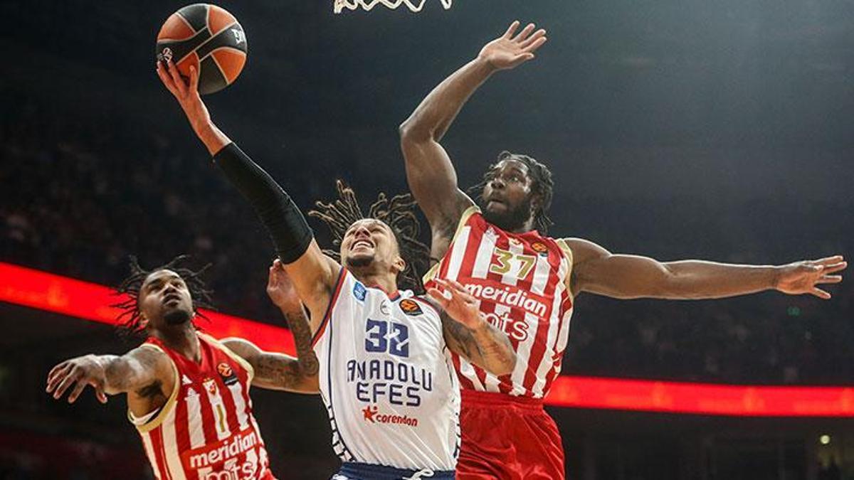 Photo: fanatik.com.tr Crvena Zvezda defeats Anadolu Efes 77-72 in EuroLeague Round 3