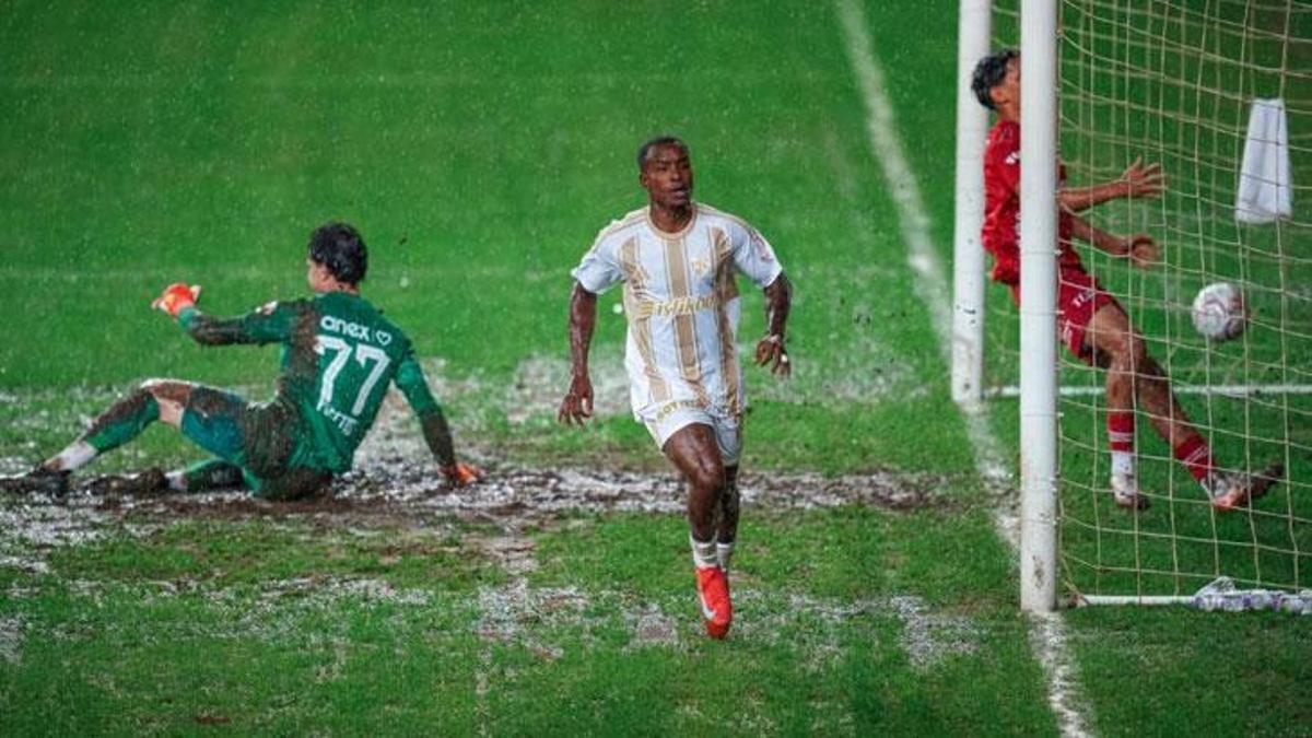 Kayserispor defeats Antalyaspor 4-0 to extend 1. Lig lead
