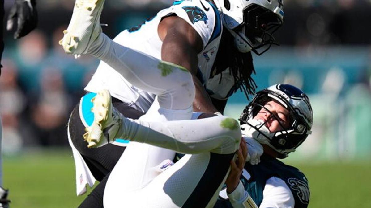 Philadelphia Eagles Edge Rusher Nolan Smith Exits Loss to Panthers Due ...
