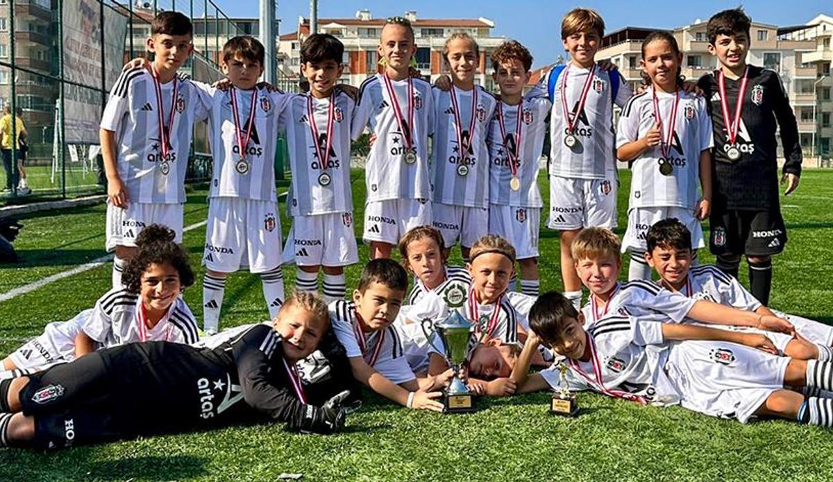 Fanatik: Beşiktaş U10 Takımı namağlup şampiyon