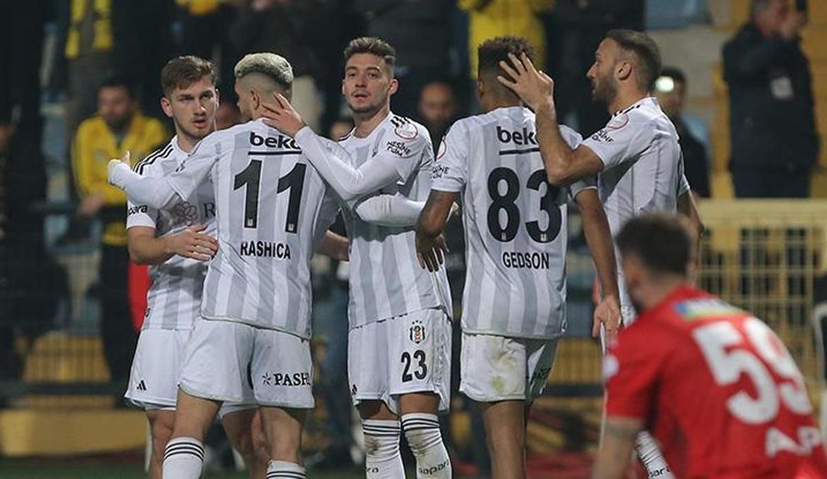 Fanatik: Beşiktaş'ta yoğun transfer dönemi! Stoper, orta saha, forvet