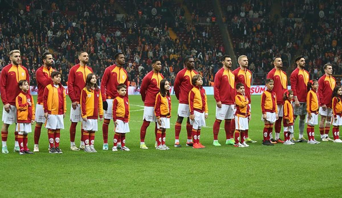 Fanatik: Galatasaray'da yıldız oyuncudan ayrılık kararı! 3 yıldızın bileti kesildi