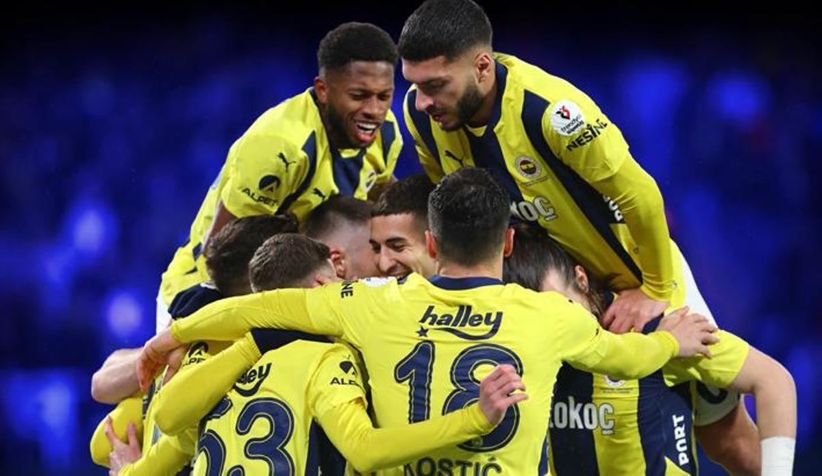 Fanatik: (ÖZET) FENERBAHÇE'DEN ALTIN DEĞERİNDE 3 PUAN! Fenerbahçe - Antalyaspor maçı sonucu: 3-0