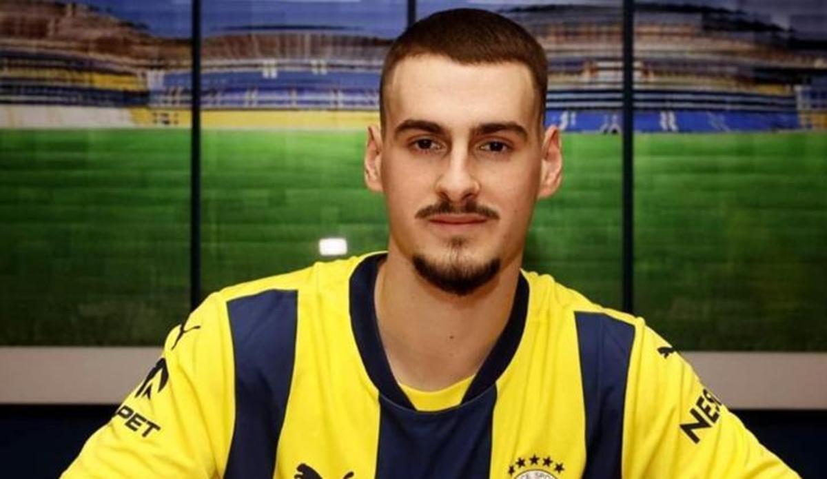 Fanatik: Fenerbahçe genç oyuncunun lisansını çıkardı