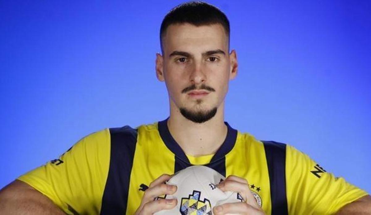 Fanatik: Fenerbahçe'de ayrılık resmen açıklandı! TFF'ye bildirildi