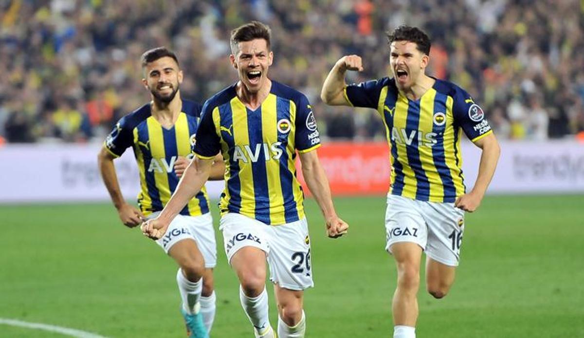 Fenerbahçe derbilerde yabancılarla gülüyor