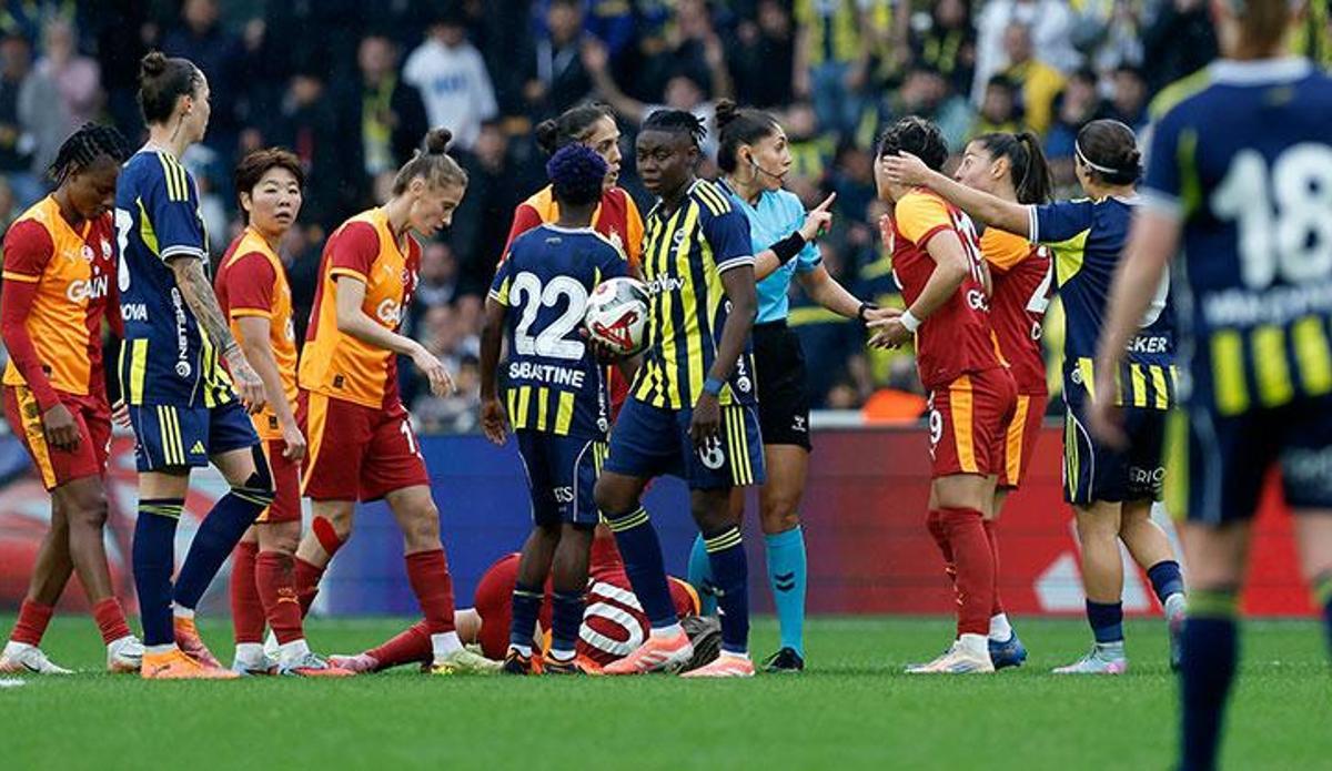 Fenerbahçe, Kadıköy'de Galatasaray'ı yenip liderliği aldı | Maç sonucu Fenerbahçe - Galatasaray: 1-0 (Kadın Futbol)