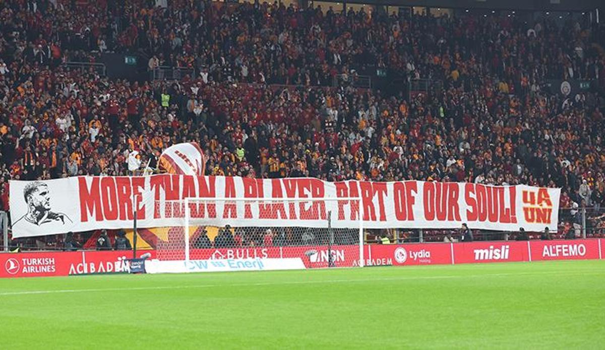 Galatasaray'da ayrılık açıklaması yapan Icardi'ye taraftardan mesaj