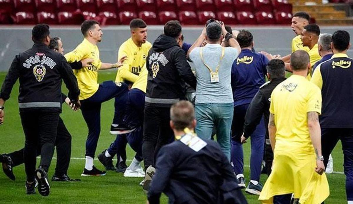 Duruşmada olay çıktı! Mert Hakan Yandaş: 'Türk bayrağı ve Fenerbahçe bayrağı şereftir!'