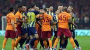 Galatasaray-Fenerbahçe derbisinde yüksek gerilim
