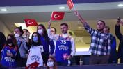 Anadolu Efes tribünlerinde Mete Kalkavan sürprizi