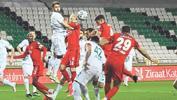 Beşiktaş'ta defansa Atiba geçecek